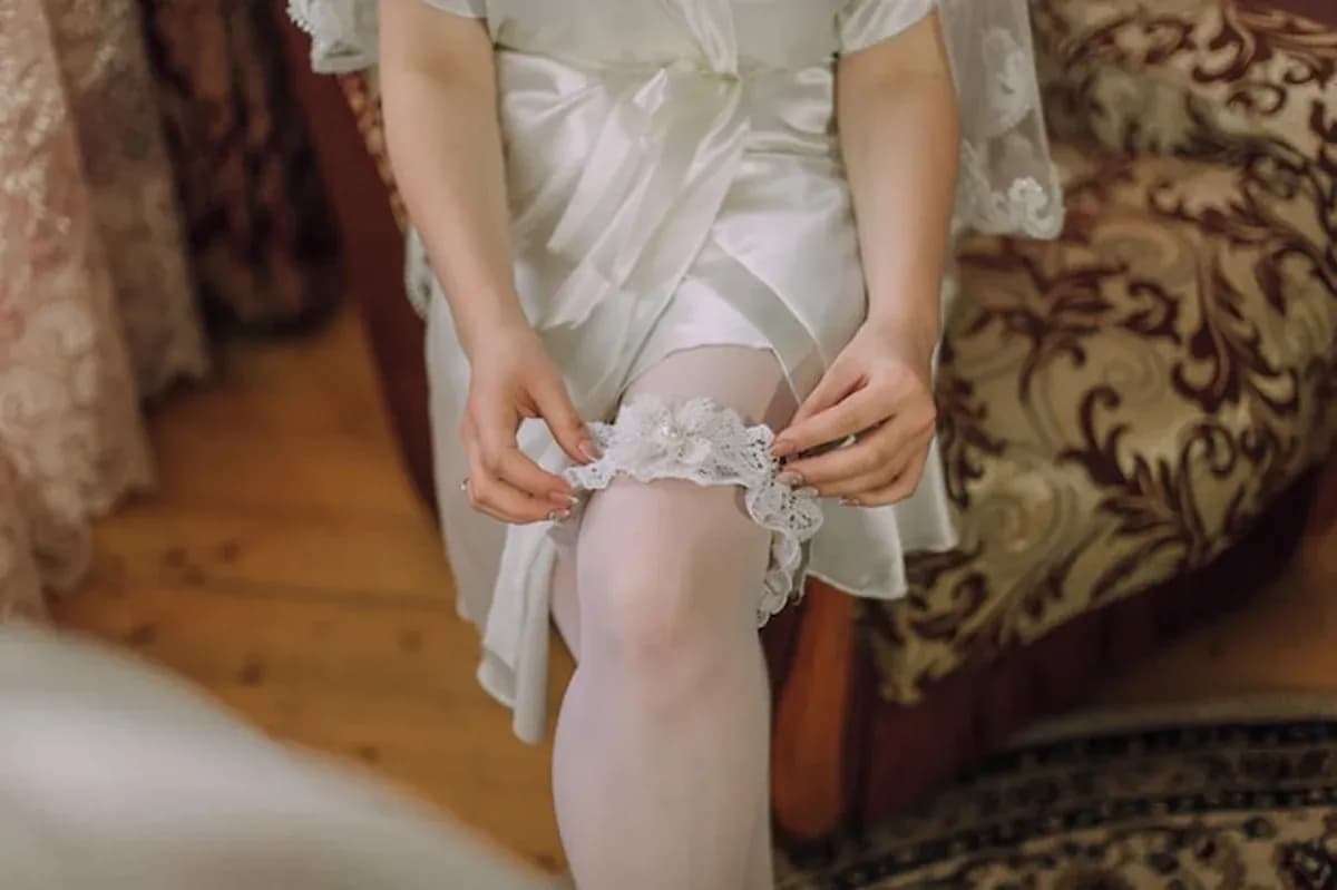 Jakie rajstopy do sukni ślubnej, aby uniknąć modowych wpadek?