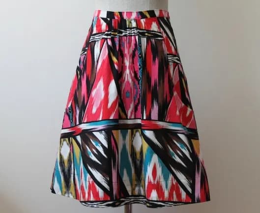 Jak z sukienki zrobić spódnicę - prosty sposób na nową stylizację