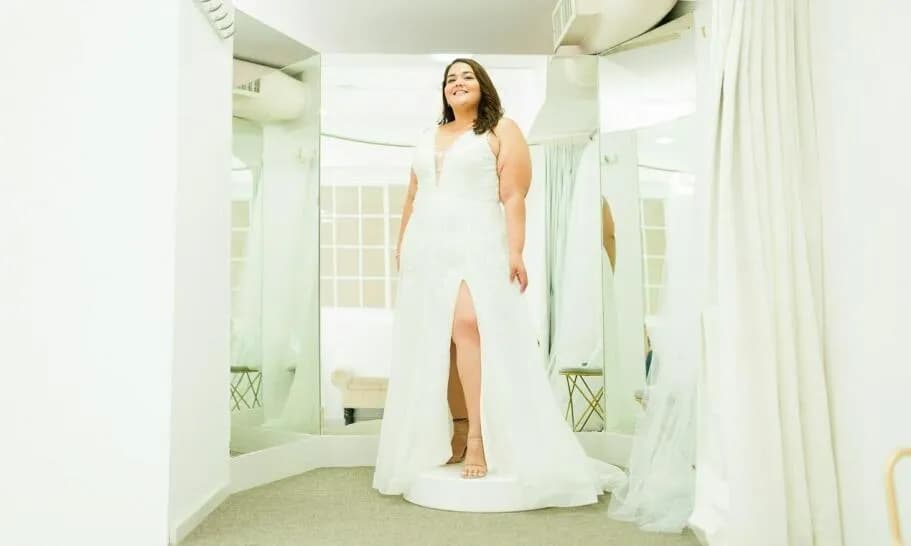 Idealne suknie ślubne dla gruszki, które podkreślą Twoje atuty